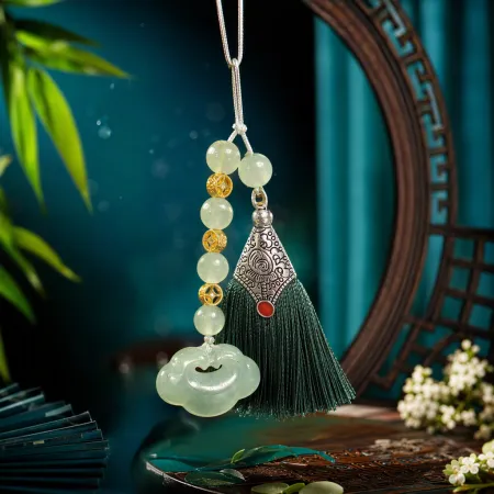 Fashionable and simple Xiangyun lock pendant, a trendy accessory for both men and women, a car pendant, a bag pendant Fashionable and simple Xiangyun lock pendant, a trendy accessory for both men and women, a car pendant, a bag pendant